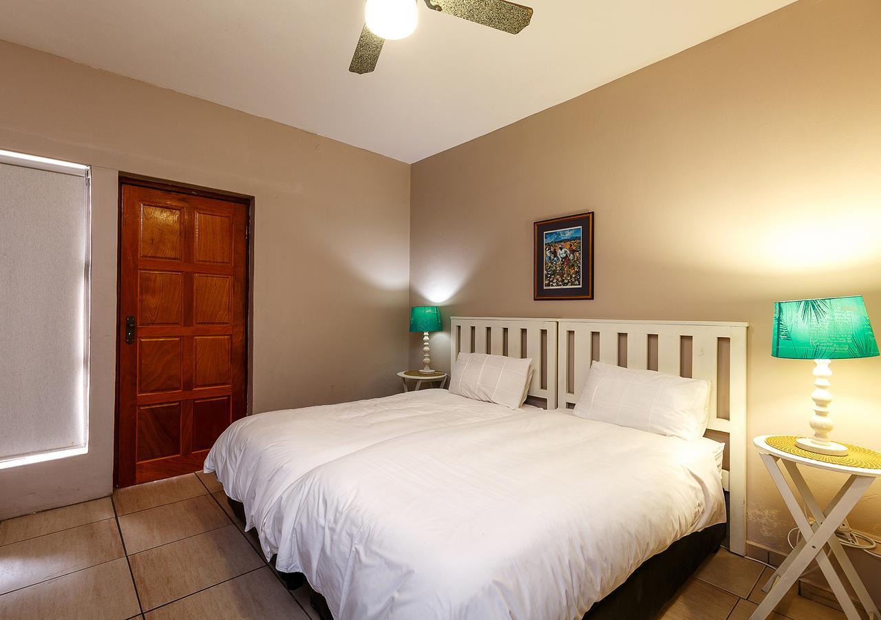 My Den Beachfront B&B And Self-Catering Port Shepstone Buitenkant foto