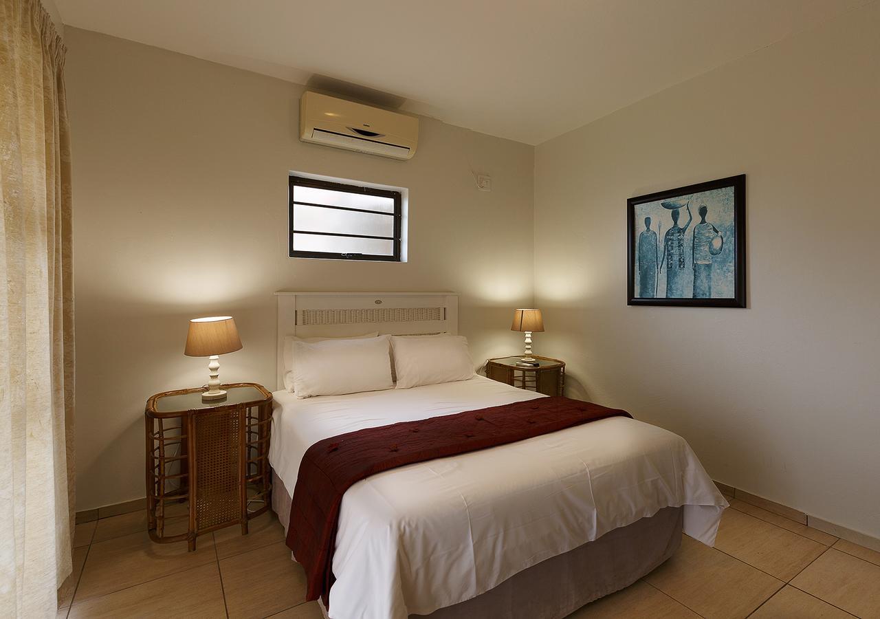 My Den Beachfront B&B And Self-Catering Port Shepstone Buitenkant foto